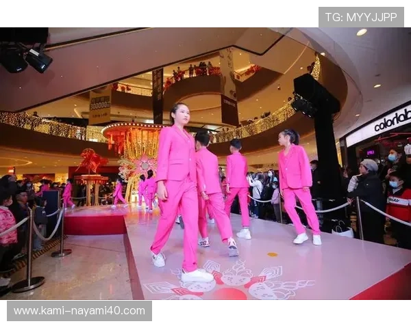 万象城真人演出精彩纷呈为市民带来难忘的文化娱乐盛宴